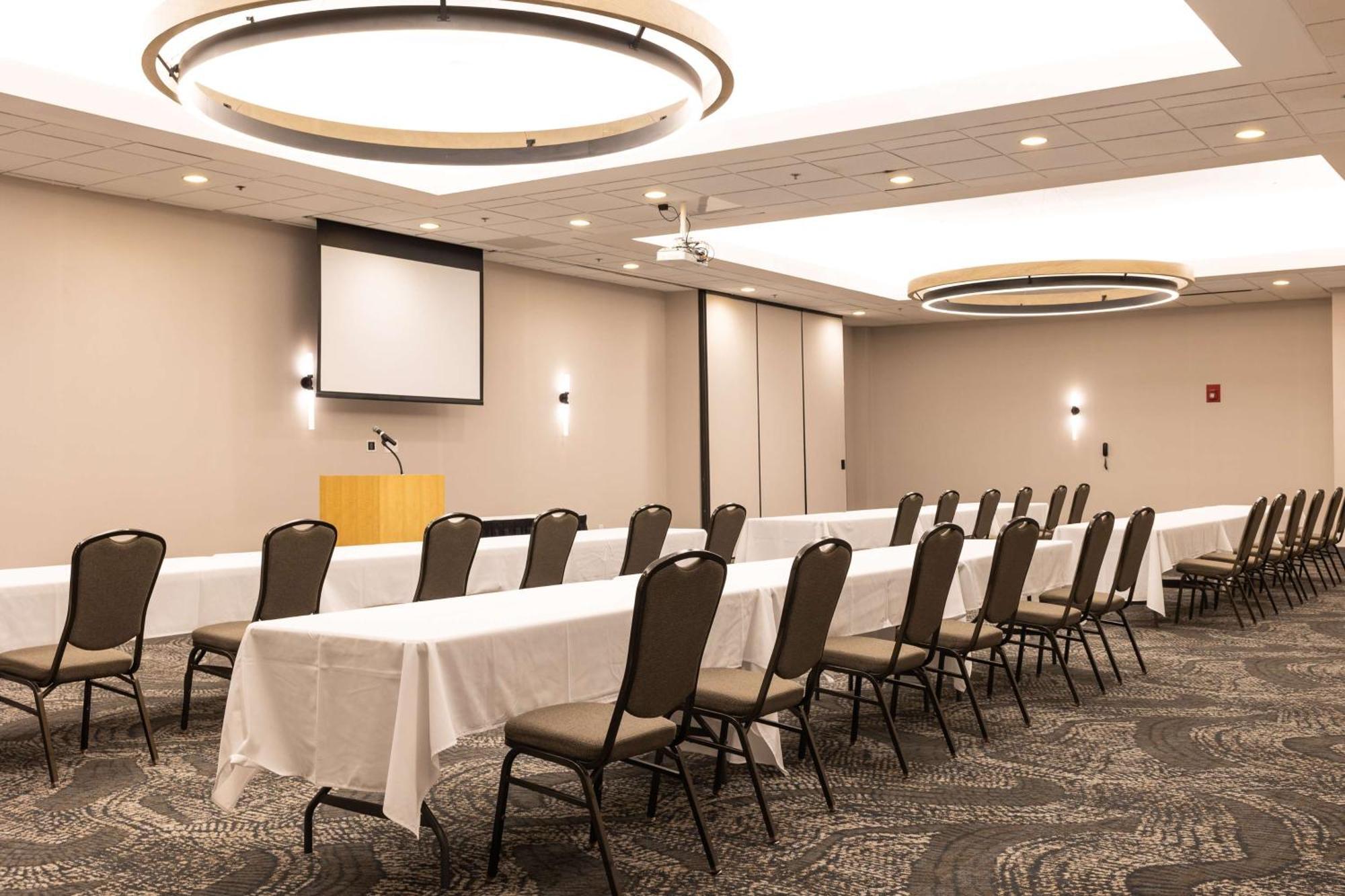 Отель Doubletree By Hilton Austin, Mn Экстерьер фото