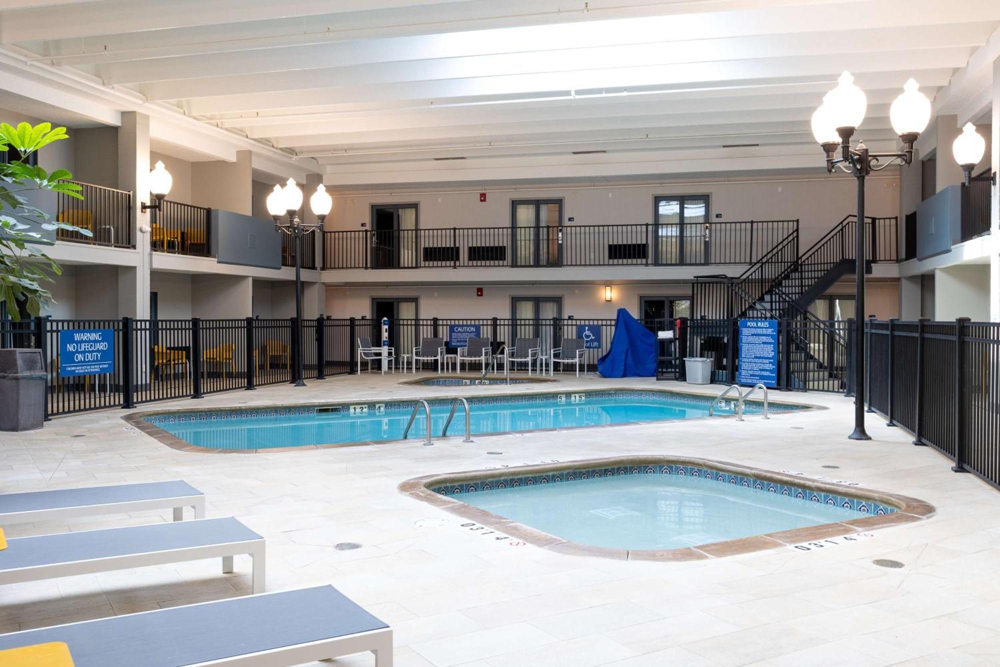 Отель Doubletree By Hilton Austin, Mn Экстерьер фото